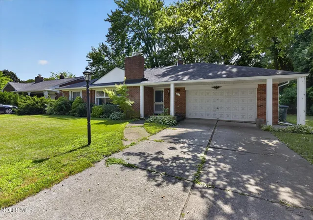 Photo 2 of Single family home for sale at 3417 Blairmont Ave, Toledo, OH 43614 | MLS# 10011763 | Listing updated on 2026-09-06