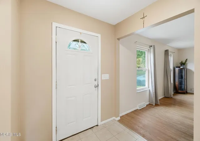 Photo 3 of Single family home for sale at 6150 Meadowvale Dr, Toledo, OH 43613 | MLS# 10011814 | Listing updated on 2026-09-15