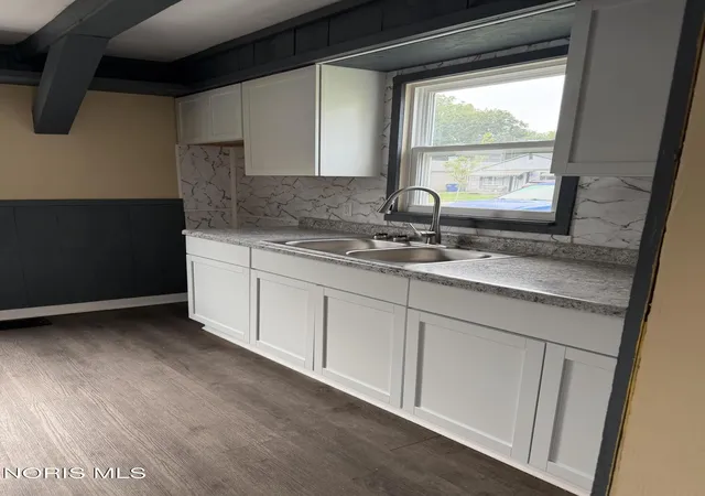 Photo 3 of Single family home for sale at 205 Willamont Rd, Toledo, OH 43612 | MLS# 10011777 | Listing updated on 2026-09-17