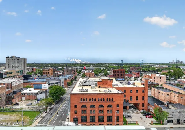 Condo for sale in building located at 745 Washington St, Toledo, OH 43604 - Unit #305