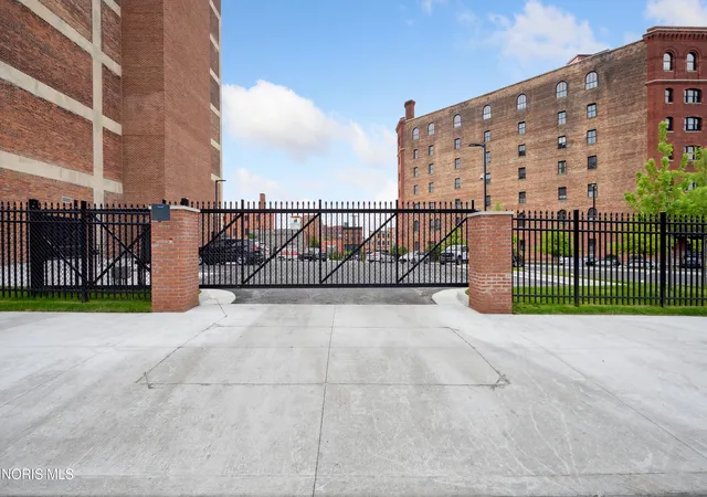 2nd image of 745 Washington St, Toledo, OH 43604
