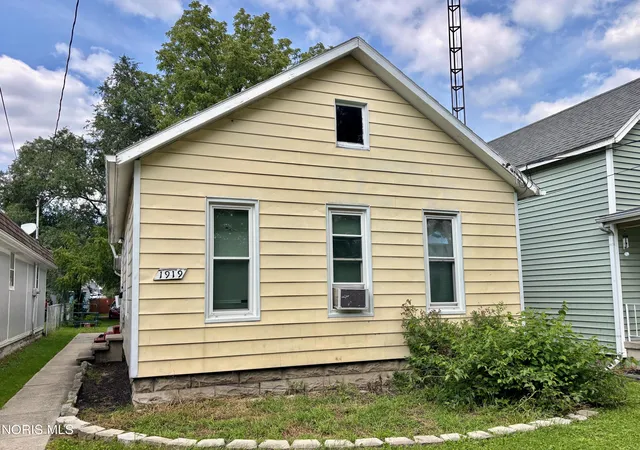 Photo 1 of Single family home for sale at 1919 Delence St, Toledo, OH 43605 | MLS# 10012448 | Listing updated on 2026-08-25