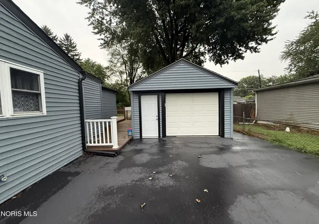 Photo 2 of Single family home for sale at 5518 Fenwick Dr, Toledo, OH 43623 | MLS# 10011827 | Listing updated on 2026-08-27
