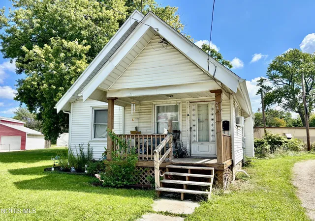 Photo 2 of Single family home for sale at 243 Spring Grove Ave, Toledo, OH 43605 | MLS# 10012586 | Listing updated on 2026-08-27