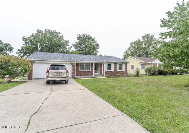 2nd image of 208 Westfield Ave, Defiance, OH 43512 | MLS# 10011805