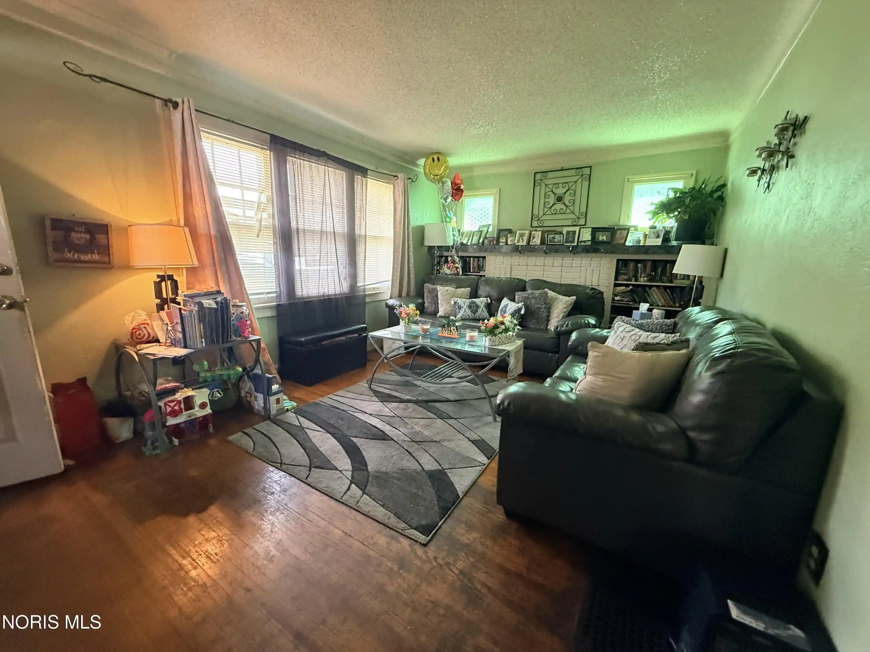 Listing Photo 2 - Condo for sale in 1836 Strathmoor Ave located at 1836 Strathmoor Ave, Toledo, OH 43614 - Unit 1836 Strathmoor Ave