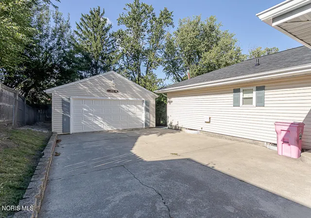 Photo 5 of Single family home for sale at 124 20th Street, Findlay, OH 45840 | MLS# 10011808 | Listing updated on 2026-09-01