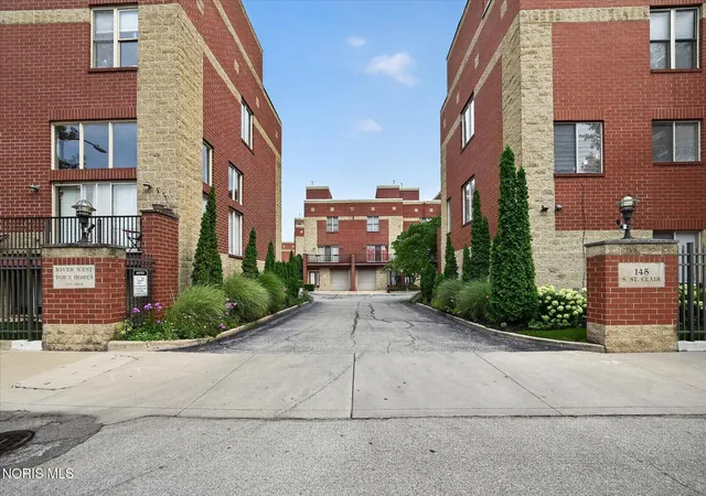 1st image of 145 S Saint Clair St, Toledo, OH 43604 | MLS# 10011844