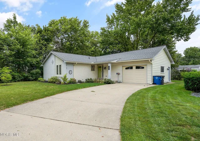 2nd image of 1037 Westbrook Dr, Perrysburg, OH 43551 | MLS# 10011854