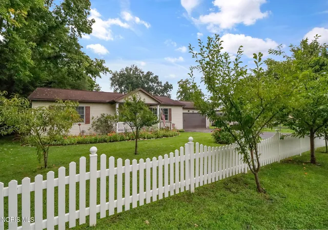 1st image of 810 Olyander Rd, Holland, OH 43528 | MLS# 10011921