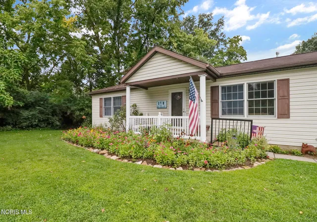 2nd image of 810 Olyander Rd, Holland, OH 43528 | MLS# 10011921