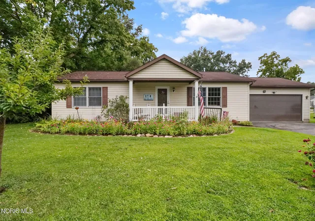 3rd image of 810 Olyander Rd, Holland, OH 43528 | MLS# 10011921