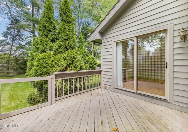 Condo for sale in building located at 5694 Corey Cvs, Sylvania, OH 43560 - Unit #