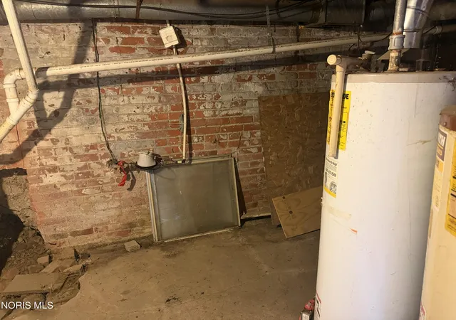 Photo 4 of House for sale at 1916 Chase St, Toledo, OH 43611 | MLS# 10011934 | Listing updated on 2026-09-16
