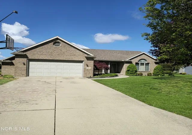 Photo 2 of Single family home for sale at 317 N Pointe Dr, Archbold, OH 43502 | MLS# 10011993 | Listing updated on 2026-09-11