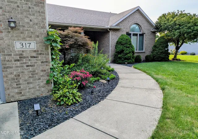 Photo 3 of Single family home for sale at 317 N Pointe Dr, Archbold, OH 43502 | MLS# 10011993 | Listing updated on 2026-09-11