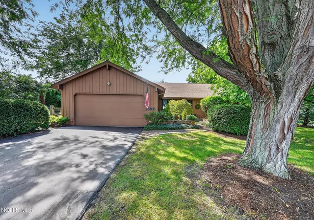 Photo 2 of Sale Pending at 26705 Sheringham Rd, Perrysburg, OH 43551 | MLS# 10012590 | Listing updated on 2026-09-03