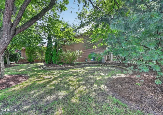 Photo 3 of Sale Pending at 26705 Sheringham Rd, Perrysburg, OH 43551 | MLS# 10012590 | Listing updated on 2026-09-03