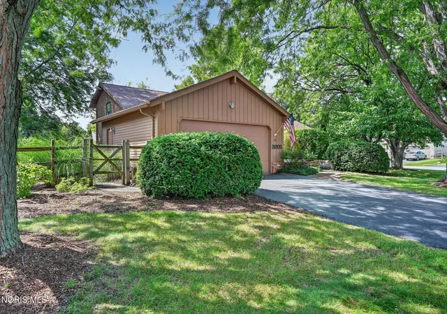Photo 4 of Sale Pending at 26705 Sheringham Rd, Perrysburg, OH 43551 | MLS# 10012590 | Listing updated on 2026-09-03
