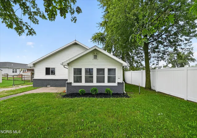 3rd image of 28992 Tracy Rd, Walbridge, OH 43465 | MLS# 10011897