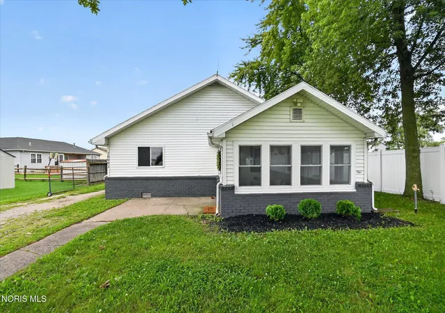 4th image of 28992 Tracy Rd, Walbridge, OH 43465 | MLS# 10011897
