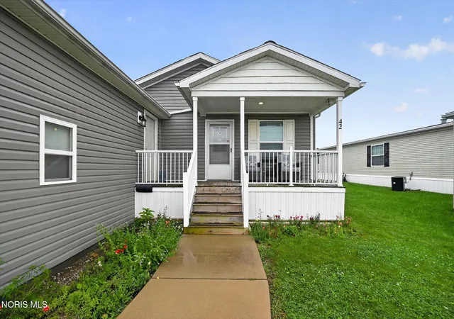 Photo 3 of Manufactured home for sale at 27484 Oregon Rd #42, Perrysburg, OH 43551 | MLS# 10011899 | Listing updated on 2026-09-22