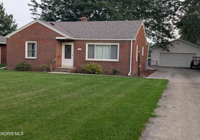 Photo 1 of Single family home for sale at 404 E Union St, Walbridge, OH 43465 | MLS# 10011915 | Listing updated on 2026-09-08