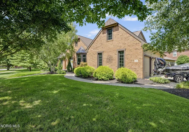 Photo 3 of Sale Pending at 2266 Heatherwood Dr, Findlay, OH 45840 | MLS# 10012245 | Listing updated on 2026-10-01
