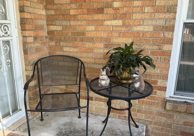 Photo 3 of Single family home for sale at 1521 Cherry Valley Rd, Toledo, OH 43607 | MLS# 10012318 | Listing updated on 2026-09-10