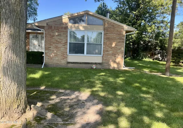Photo 4 of Single family home for sale at 1521 Cherry Valley Rd, Toledo, OH 43607 | MLS# 10012318 | Listing updated on 2026-09-10