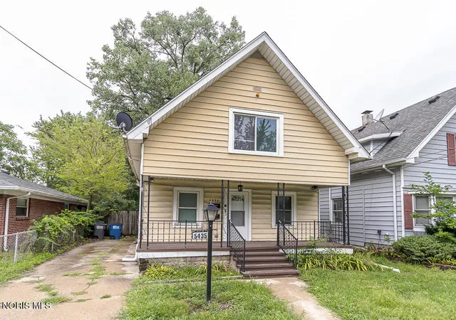Photo 1 of Single family home for sale at 5435 Douglas Rd, Toledo, OH 43613 | MLS# 10011991 | Listing updated on 2026-08-27