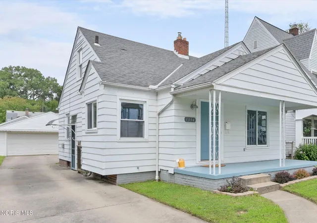 Photo 3 of Single family home for sale at 1394 Wildwood Rd, Toledo, OH 43614 | MLS# 10011935 | Listing updated on 2026-09-21