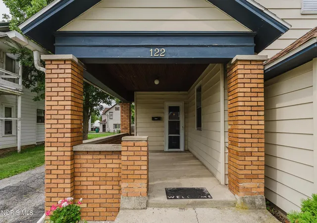 Photo 3 of Single family home for sale at 122 George St, Findlay, OH 45840 | MLS# 10012416 | Listing updated on 2026-10-20