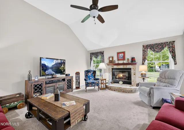 Photo 3 of Sale Pending at 10441 White Oak Dr, Perrysburg, OH 43551 | MLS# 10011965 | Listing updated on 2026-09-04