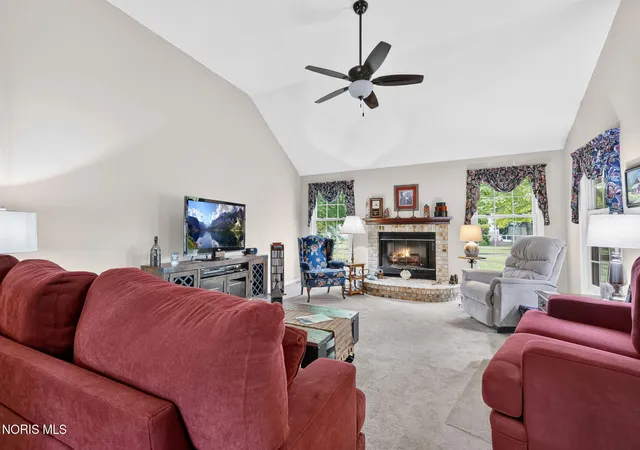 Photo 3 of Sale Pending at 10441 White Oak Dr, Perrysburg, OH 43551 | MLS# 10011965 | Listing updated on 2026-09-04