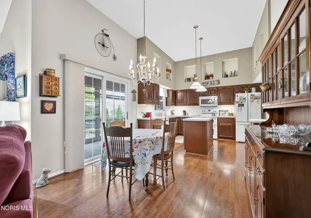 Photo 4 of Sale Pending at 10441 White Oak Dr, Perrysburg, OH 43551 | MLS# 10011965 | Listing updated on 2026-09-04