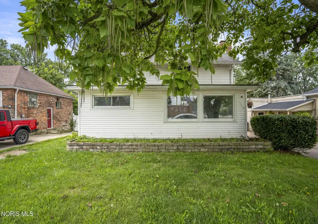 2nd image of 1466 Sunshine St, Oregon, OH 43616 | MLS# 10012063