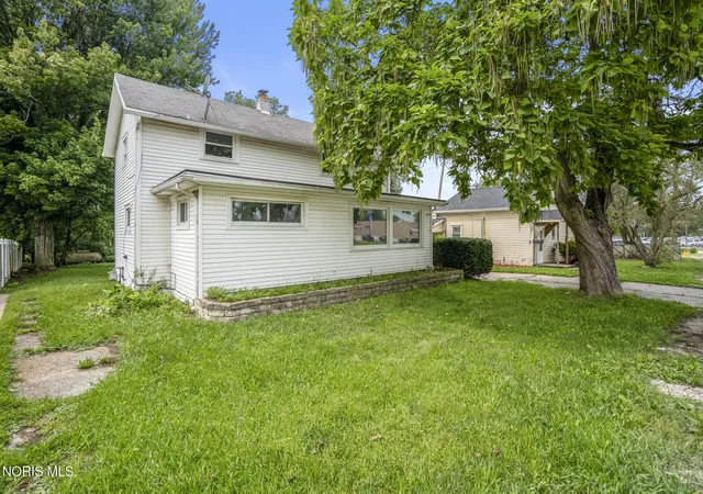 3rd image of 1466 Sunshine St, Oregon, OH 43616 | MLS# 10012063