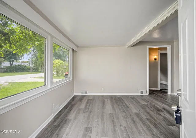 5th image of 1466 Sunshine St, Oregon, OH 43616 | MLS# 10012063