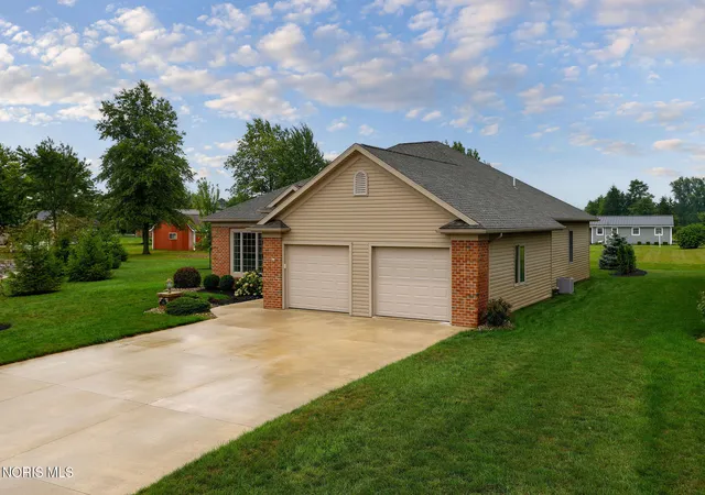 Photo 2 of Sale Pending at 806 Silver Pines Dr, Kalida, OH 45853 | MLS# 10011986 | Listing updated on 2026-08-22