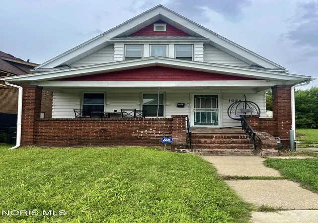 1st image of 1024 Pinewood Ave, Toledo, OH 43607 | MLS# 10012043