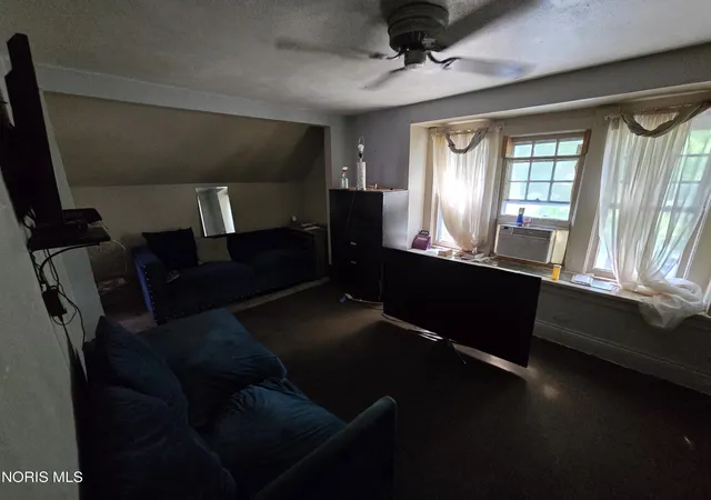 3rd image of 1828 Forest Ave, Toledo, OH 43606 | MLS# 10012059