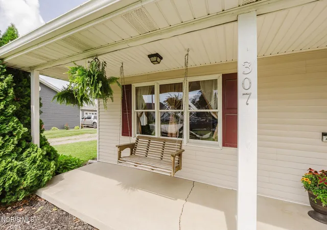 Photo 3 of Sale Pending at 307 E Plum St, Kalida, OH 45853 | MLS# 10012026 | Listing updated on 2026-09-11
