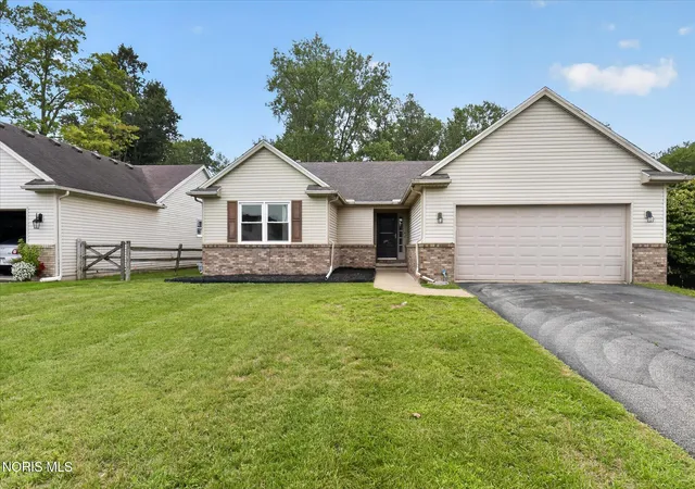 Photo 3 of Single family home for sale at 514 Highland Crk Ct, Holland, OH 43528 | MLS# 10012088 | Listing updated on 2026-09-01