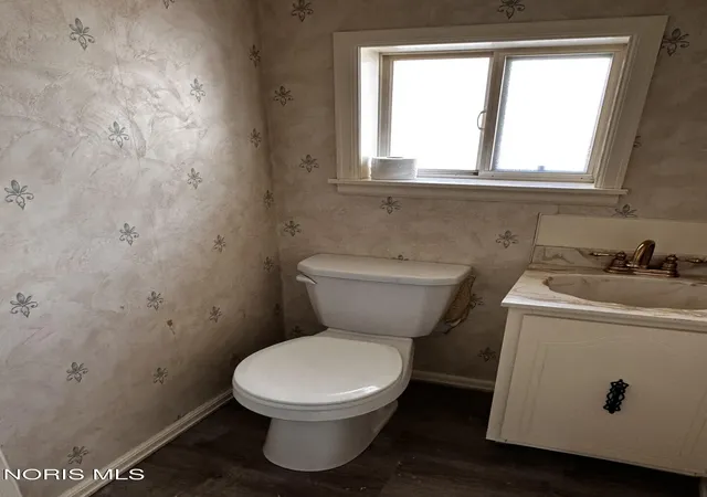 Photo 11 of Sale Pending at 2332 Beaufort Ave, Toledo, OH 43613 | MLS# 10012028 | Listing updated on 2026-09-09