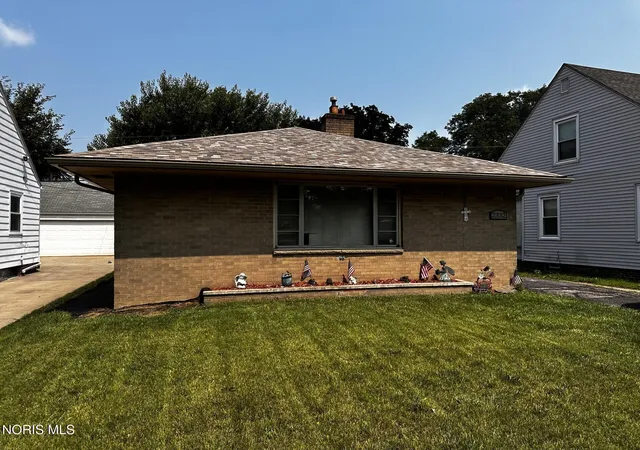 Photo 1 of Sale Pending at 2332 Beaufort Ave, Toledo, OH 43613 | MLS# 10012028 | Listing updated on 2026-09-09