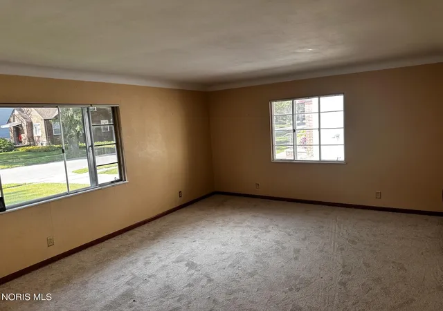 Photo 2 of Sale Pending at 2332 Beaufort Ave, Toledo, OH 43613 | MLS# 10012028 | Listing updated on 2026-09-09