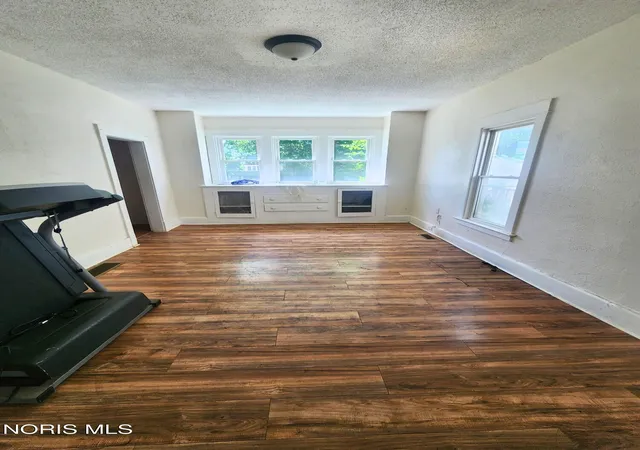 Photo 3 of Sale Pending at 3231 Kimball Ave, Toledo, OH 43610 | MLS# 10012032 | Listing updated on 2026-09-16