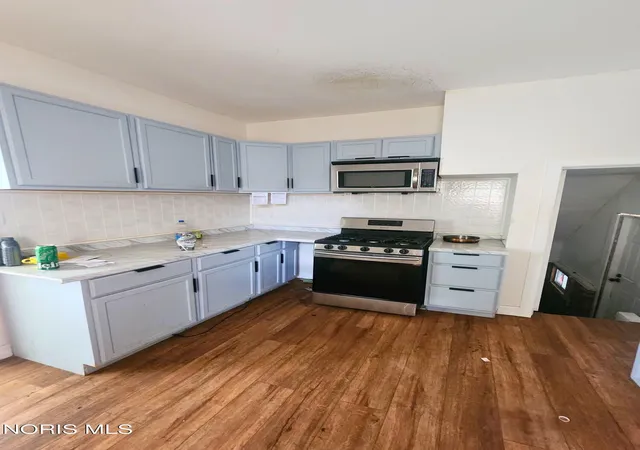 Photo 4 of Sale Pending at 3231 Kimball Ave, Toledo, OH 43610 | MLS# 10012032 | Listing updated on 2026-09-16