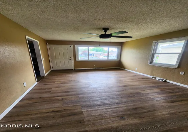 Photo 2 of Single family home for sale at 557 Whitlock Ave, Toledo, OH 43605 | MLS# 10012035 | Listing updated on 2026-10-27
